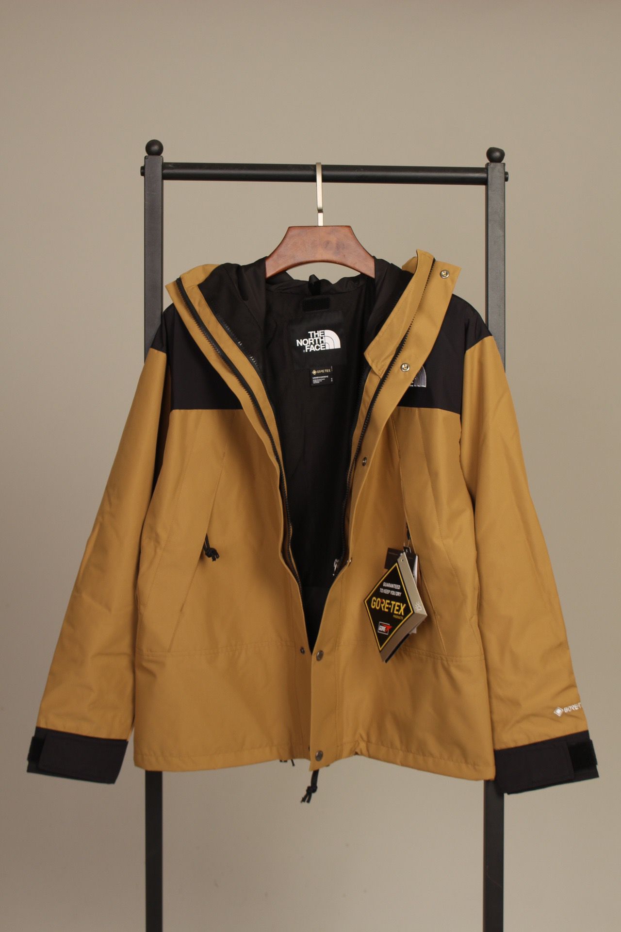 the n0*h F**e coat-018