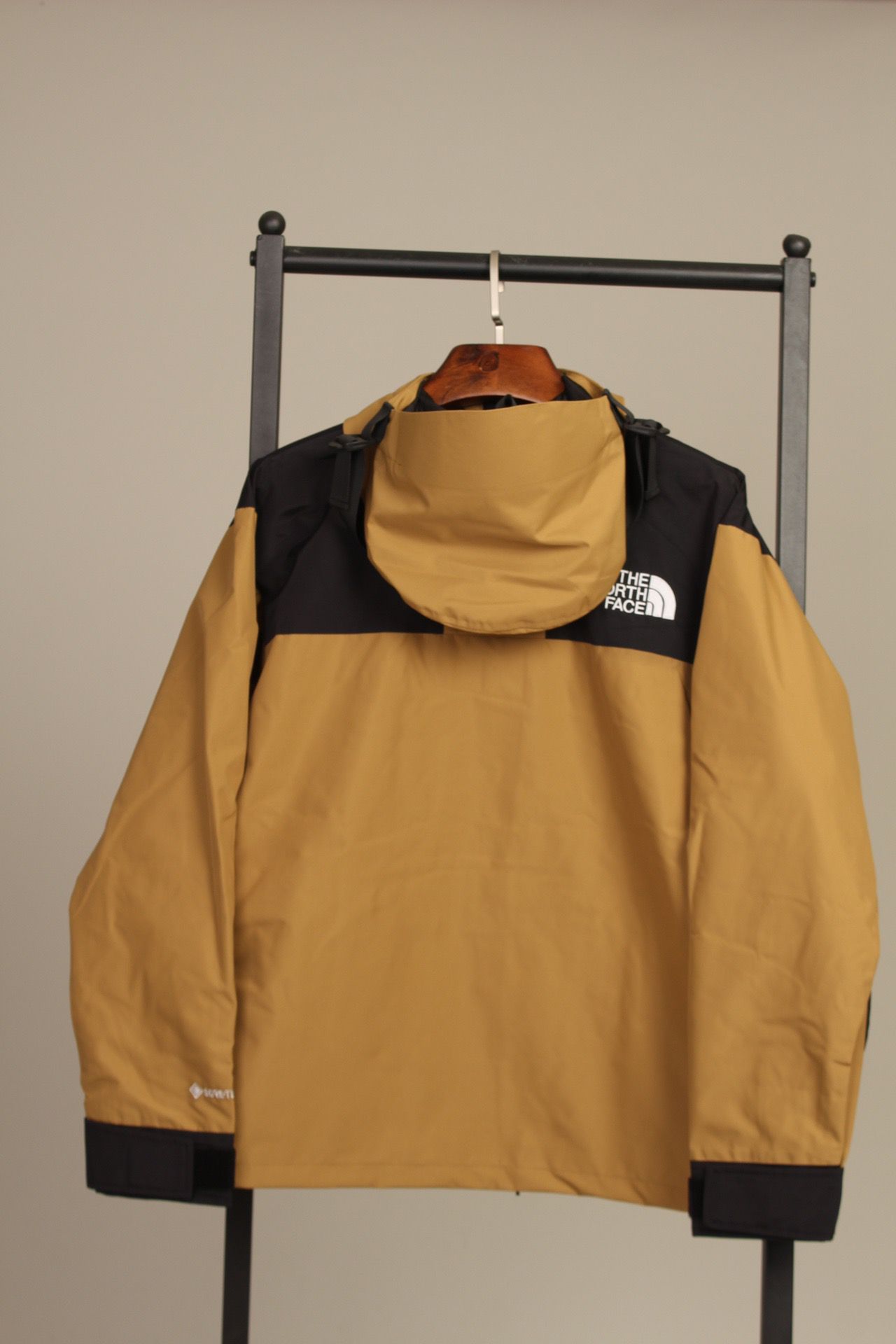 the n0*h F**e coat-018