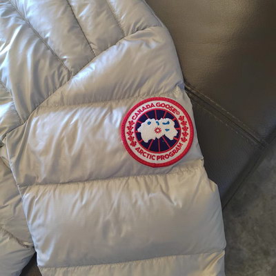 Can*a Go*e coat-186