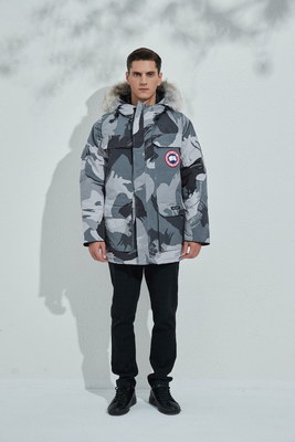 Can*a Go*e coat-200
