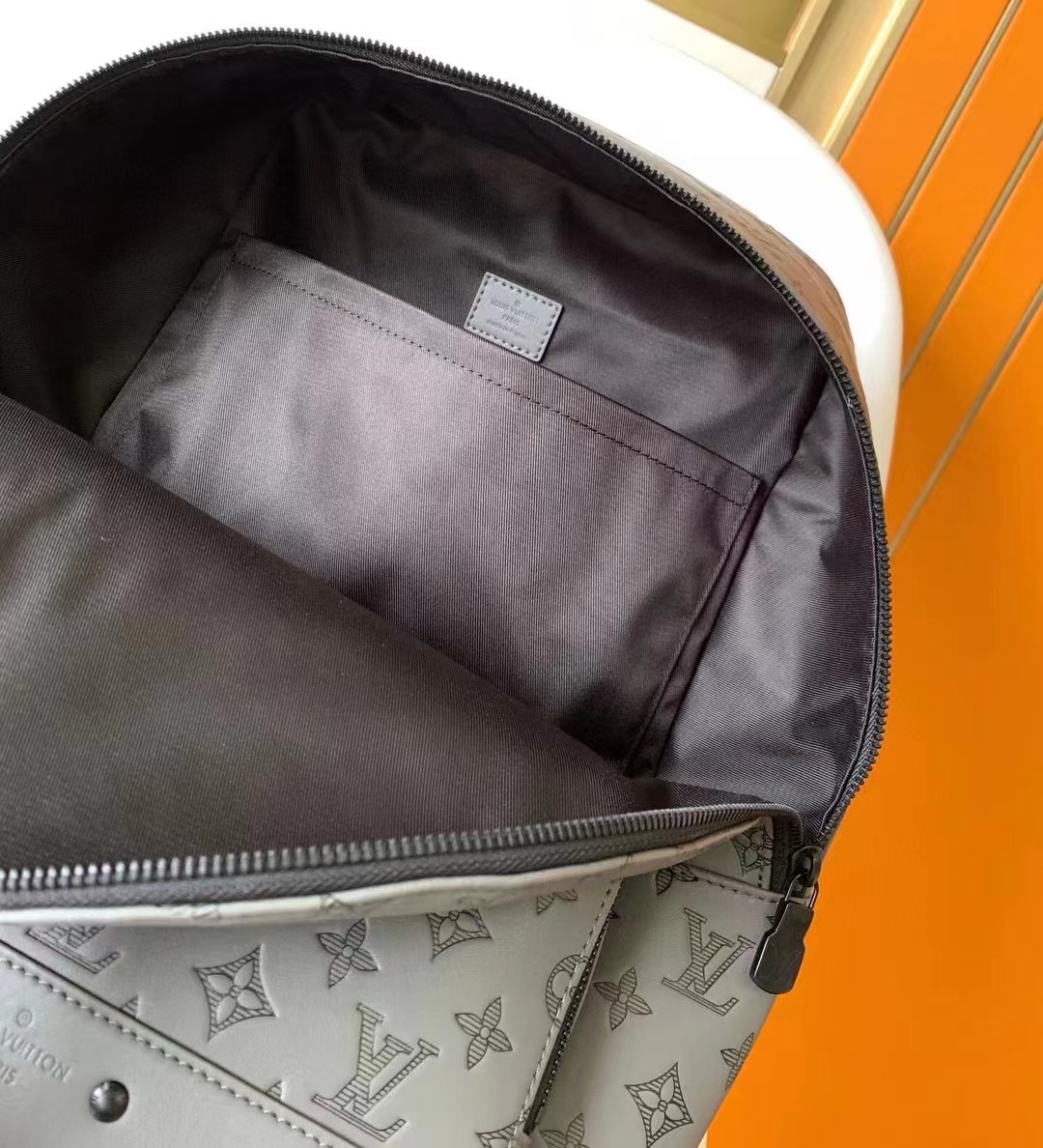 LV Backpack(AAAA)-050