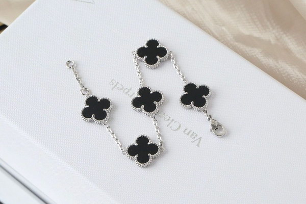 V*n Cl**f & Ar**ls bracelet(19cm)-003