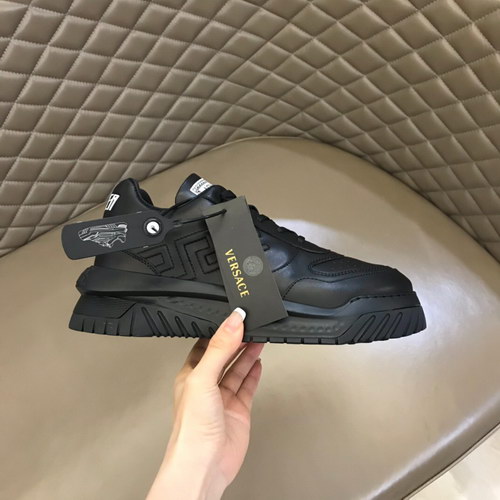 Versace Shoes(AAA)-182
