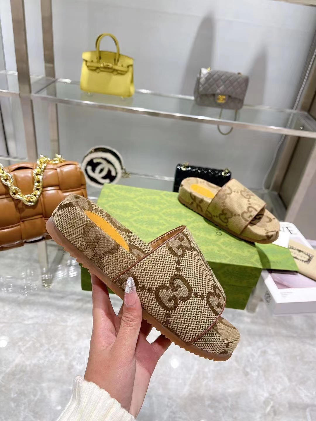 G*u*i slippers(aaa)-438