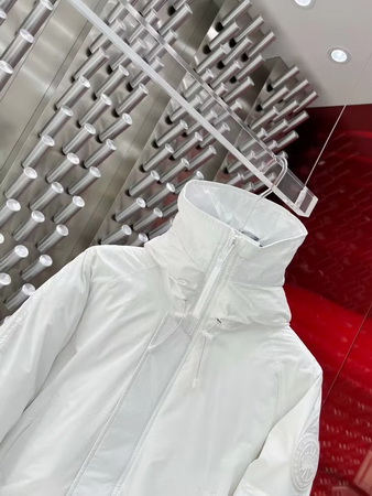 Can*a Go*e coat-226