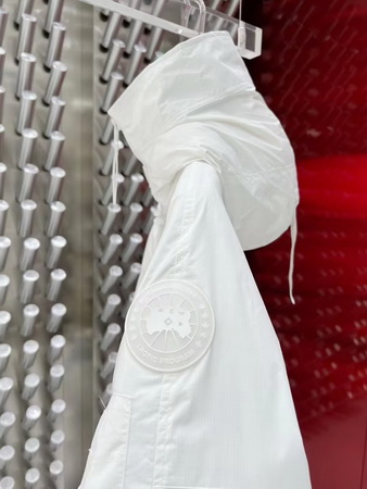 Can*a Go*e coat-226