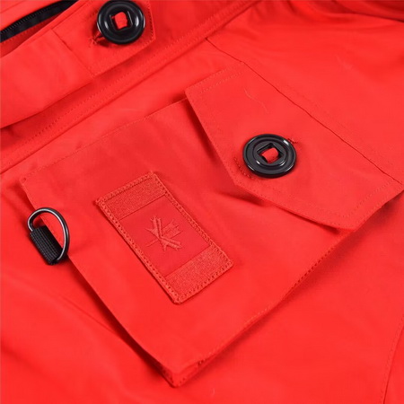 Can*a Go*e coat-208