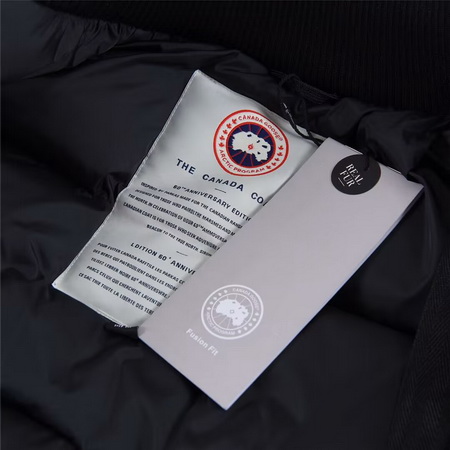 Can*a Go*e coat-208
