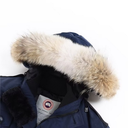 Can*a Go*e coat-209