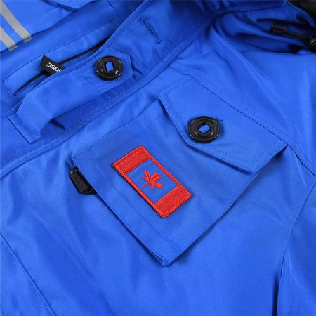 Can*a Go*e coat-210
