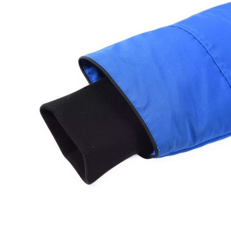 Can*a Go*e coat-210