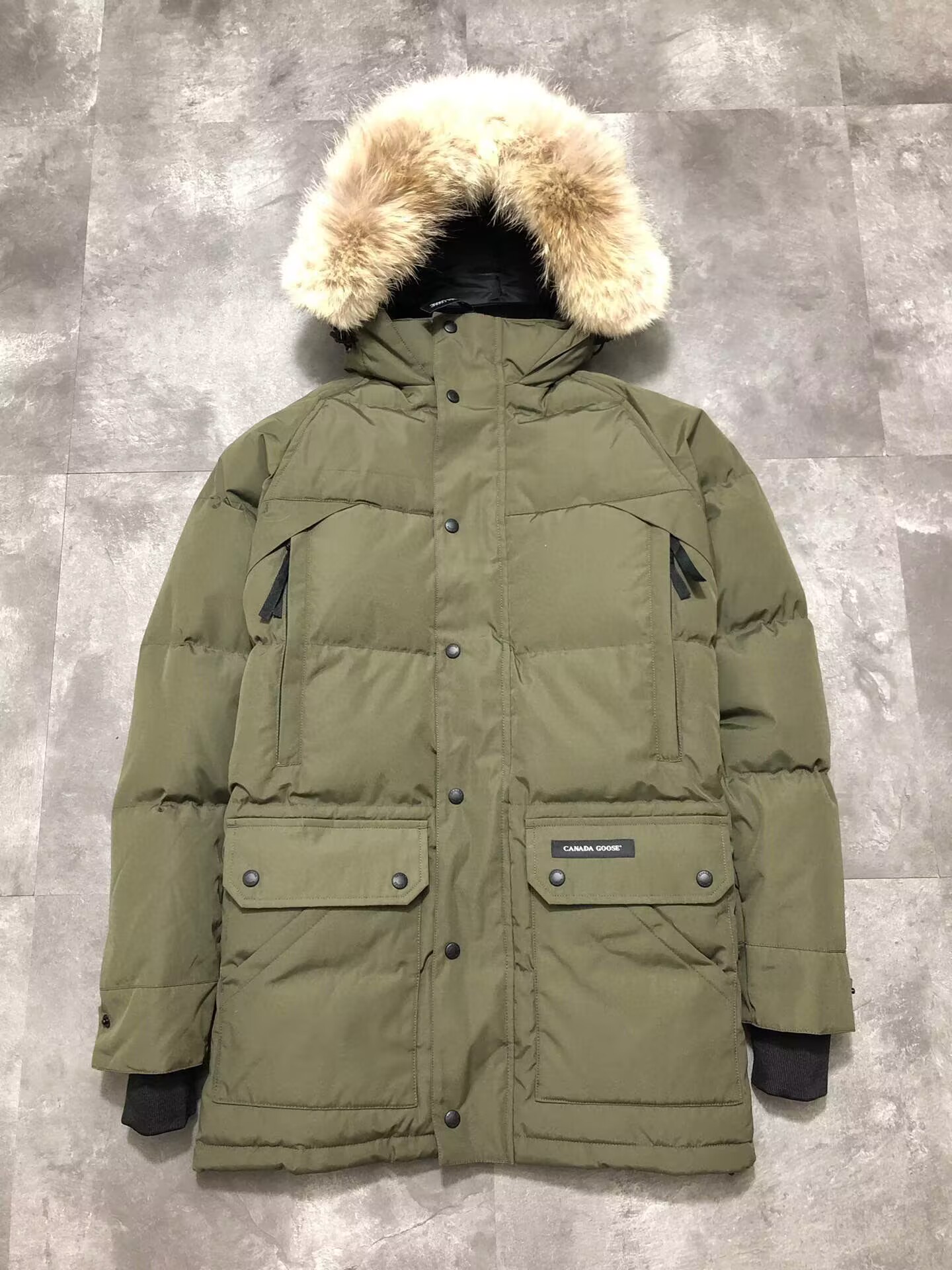 Can*a Go*e coat (e30)-225