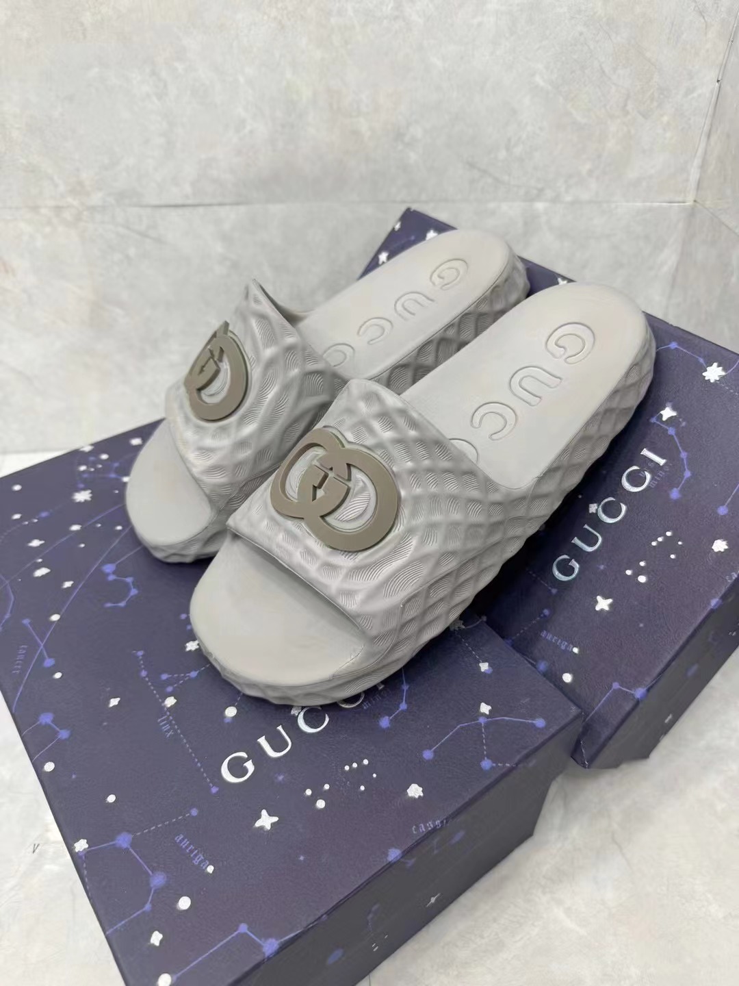 G*u*i slippers(aaa)-458