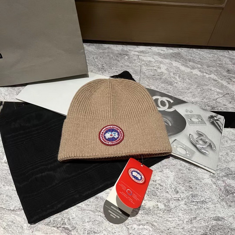 Can*a Go*e beanies-031
