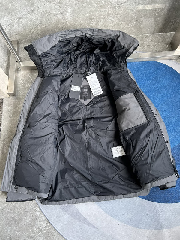 Can*a Go*e coat-231