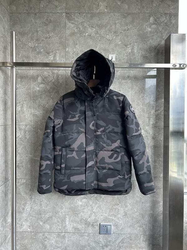 Can*a Go*e coat-232