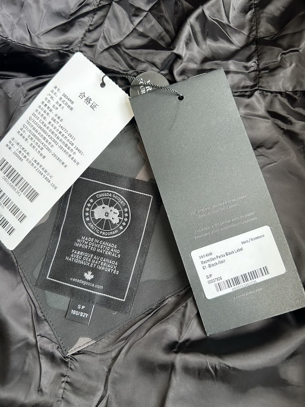 Can*a Go*e coat-232