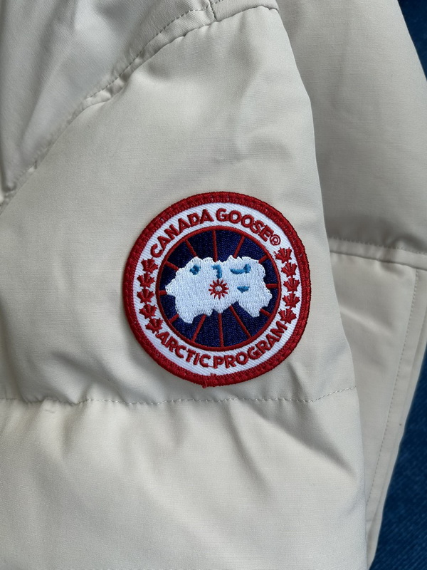 Can*a Go*e coat-234