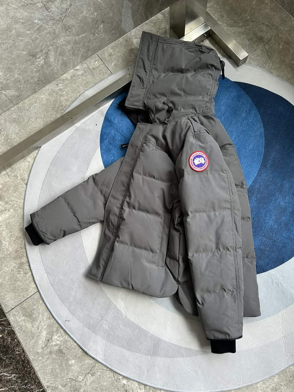Can*a Go*e coat-235