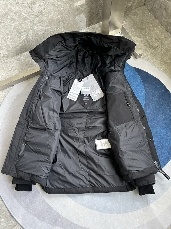 Can*a Go*e coat-236