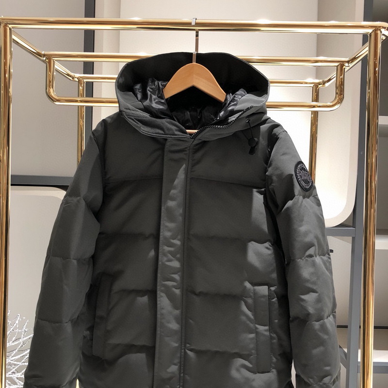 Can*a Go*e coat-240
