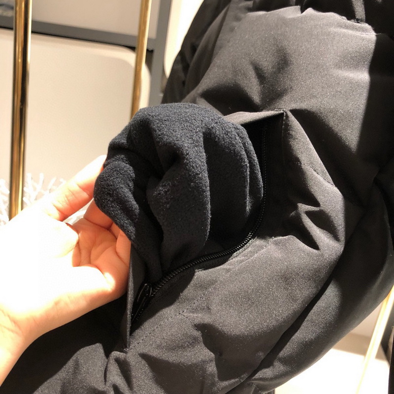 Can*a Go*e coat-241