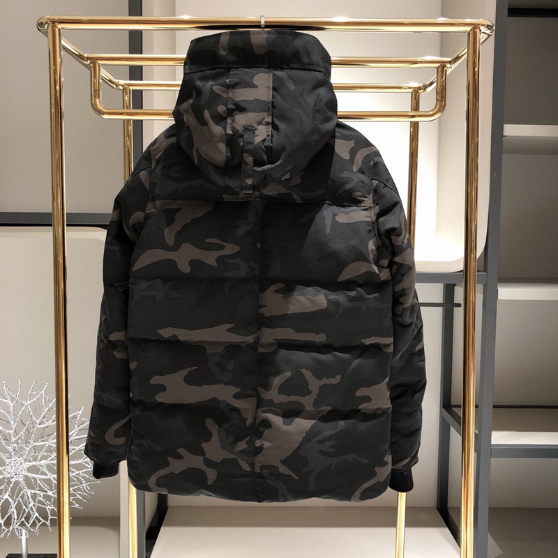 Can*a Go*e coat-242