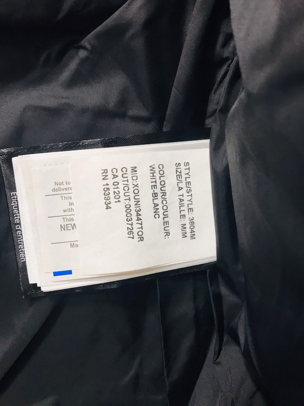 Can*a Go*e coat-246