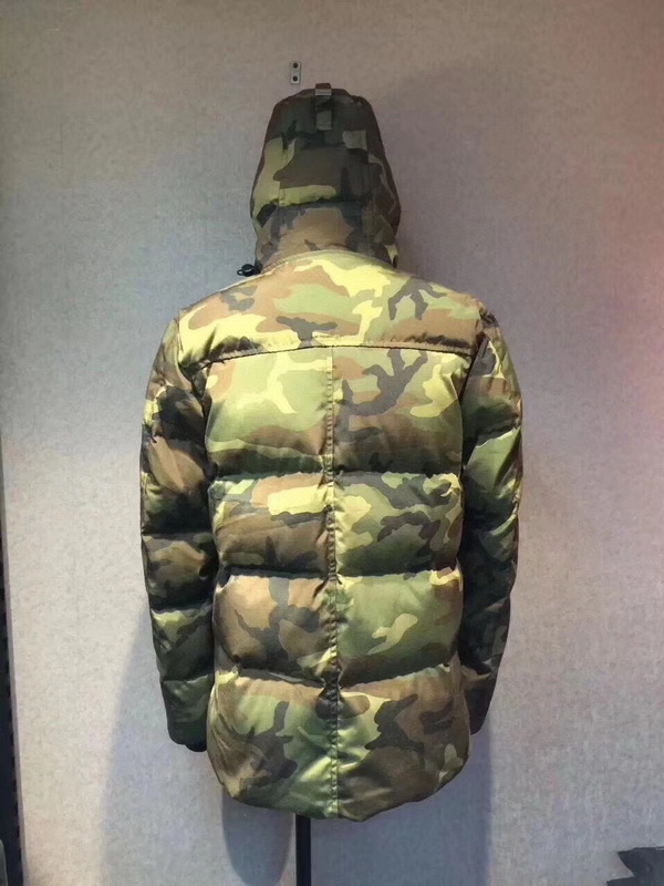 Can*a Go*e coat-247