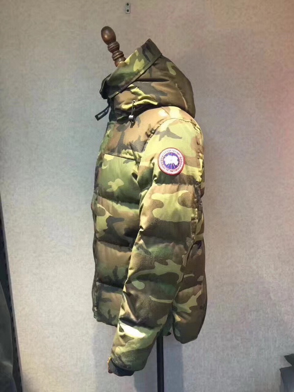 Can*a Go*e coat-247