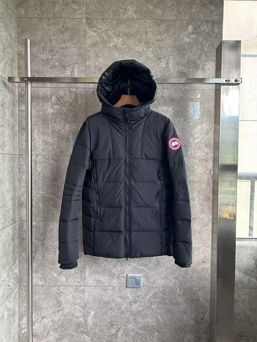 Can*a Go*e coat-255