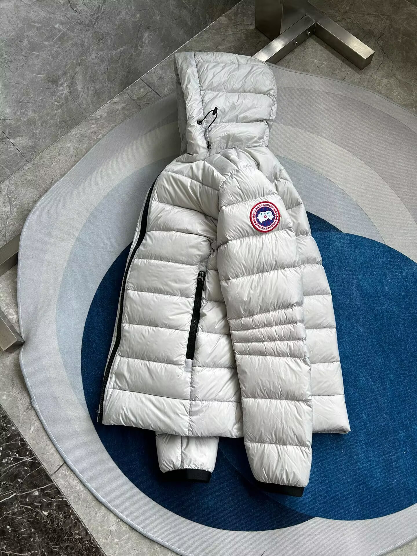 Can*a Go*e coat-257