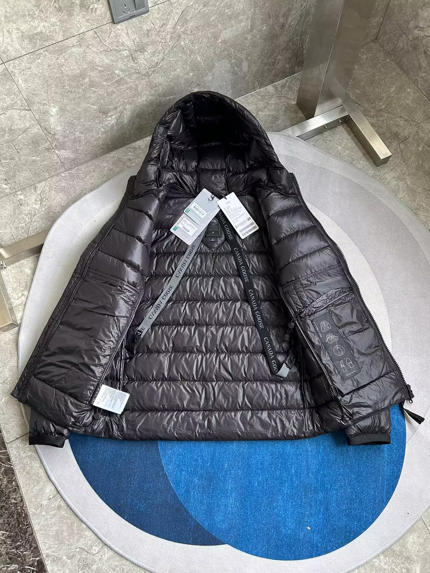 Can*a Go*e coat-262