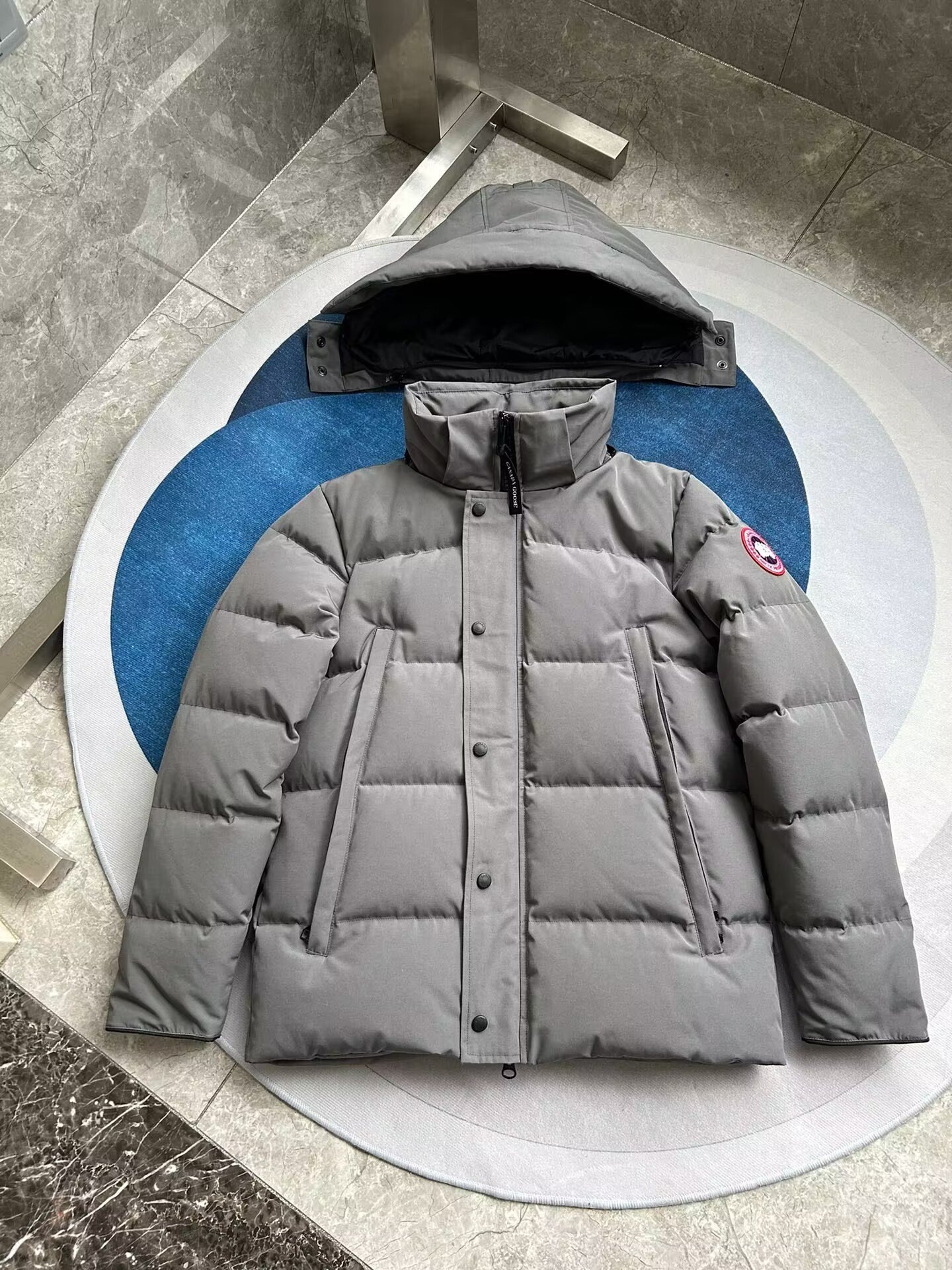 Can*a Go*e coat-364