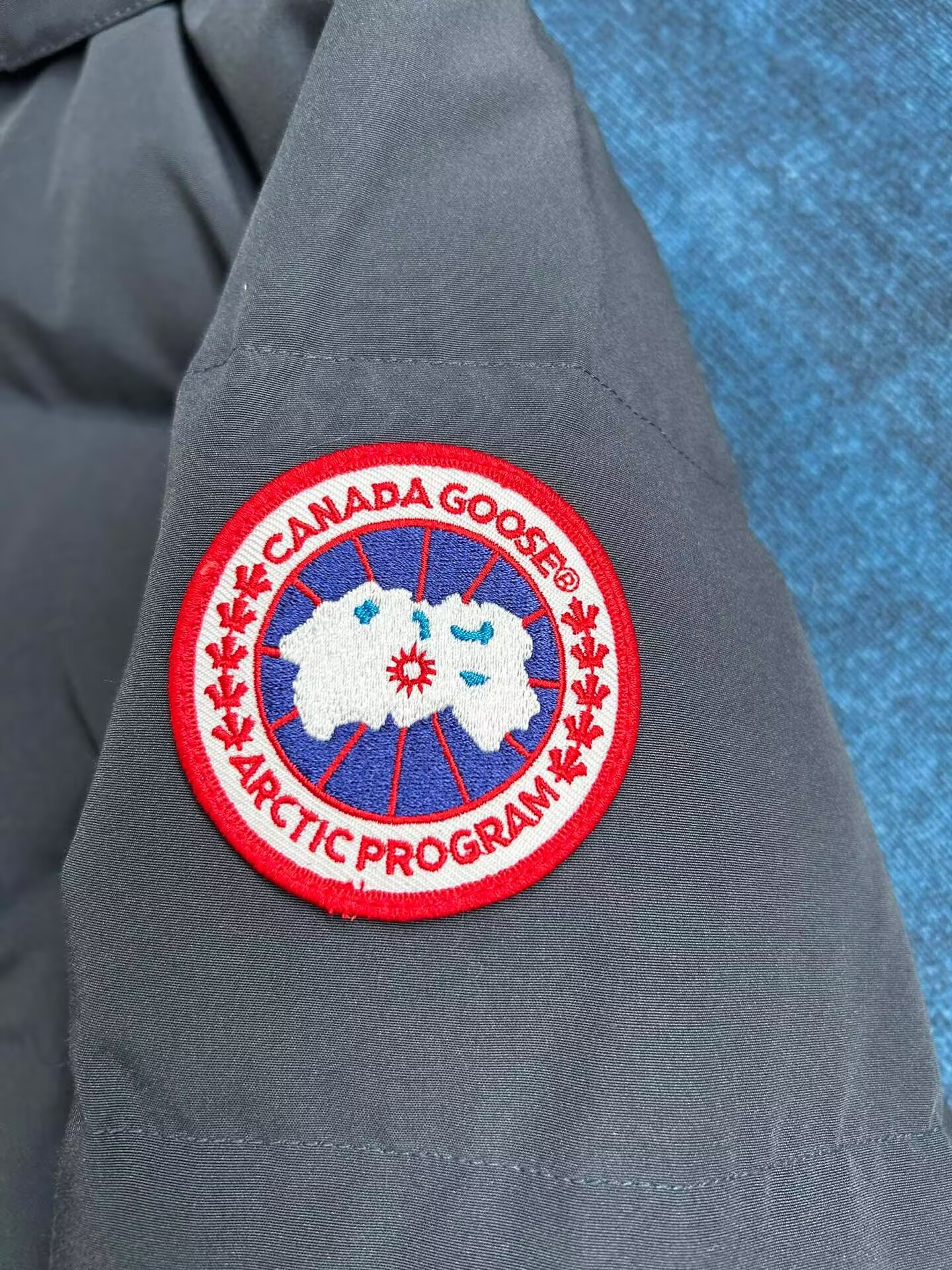 Can*a Go*e coat-365