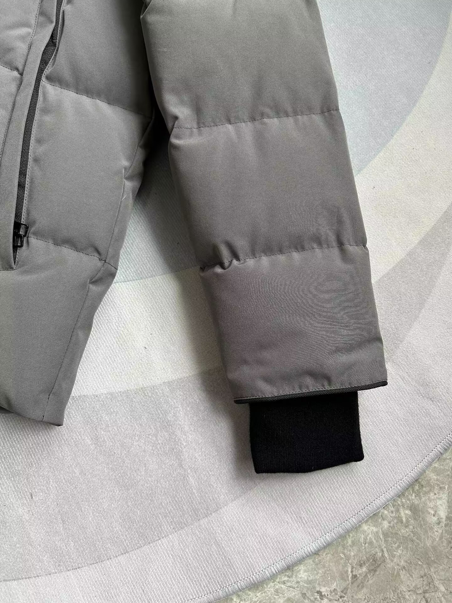 Can*a Go*e coat-366