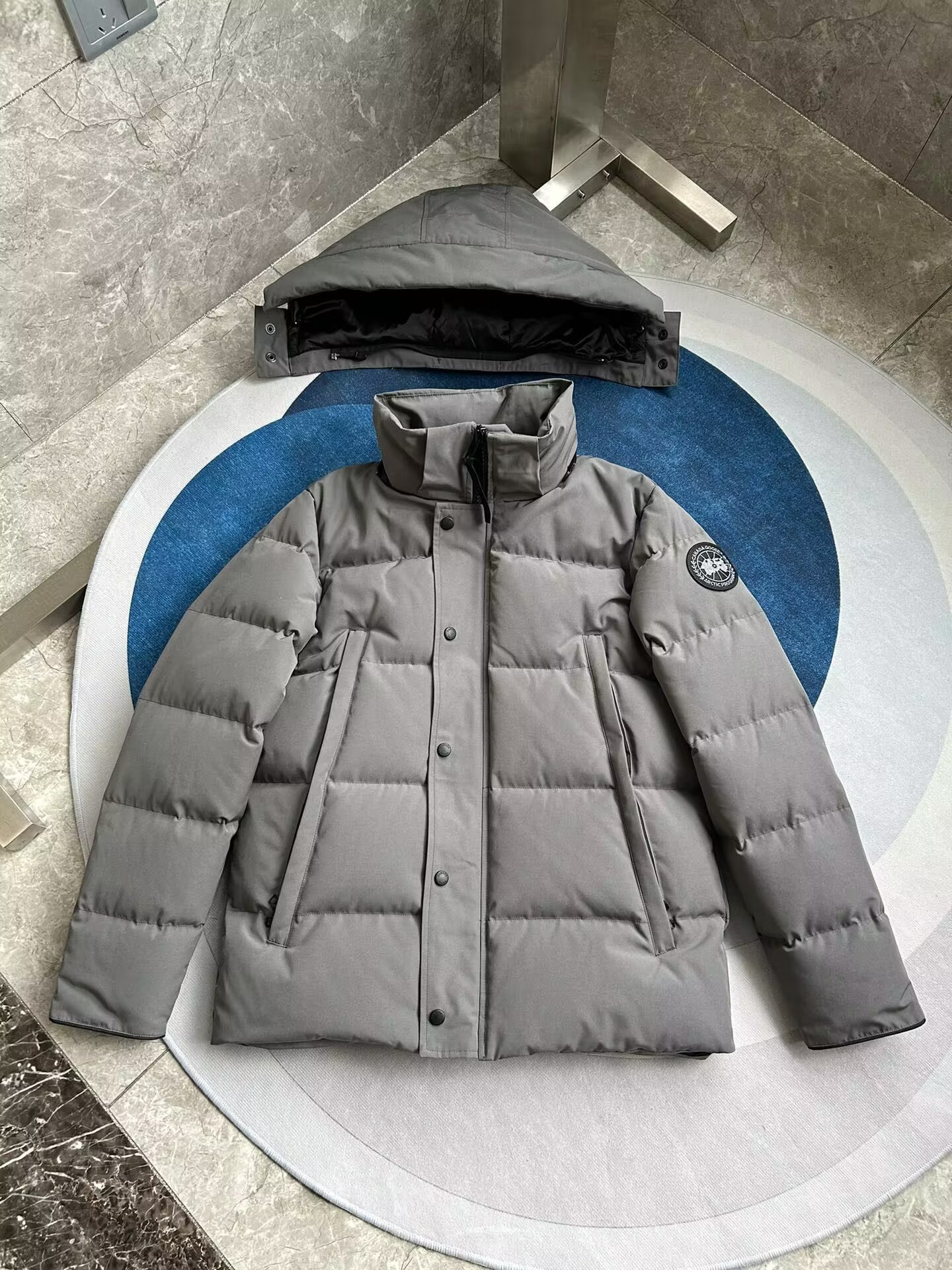 Can*a Go*e coat-366