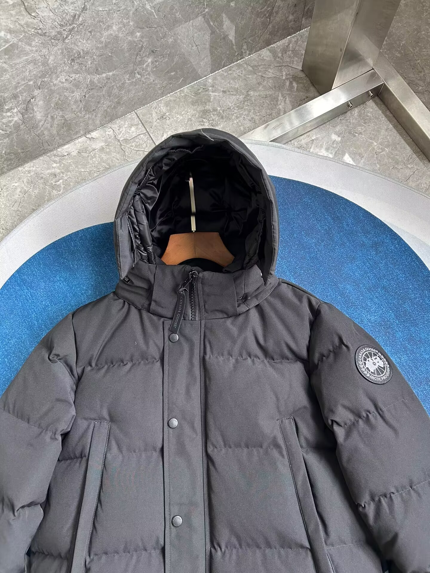 Can*a Go*e coat-367