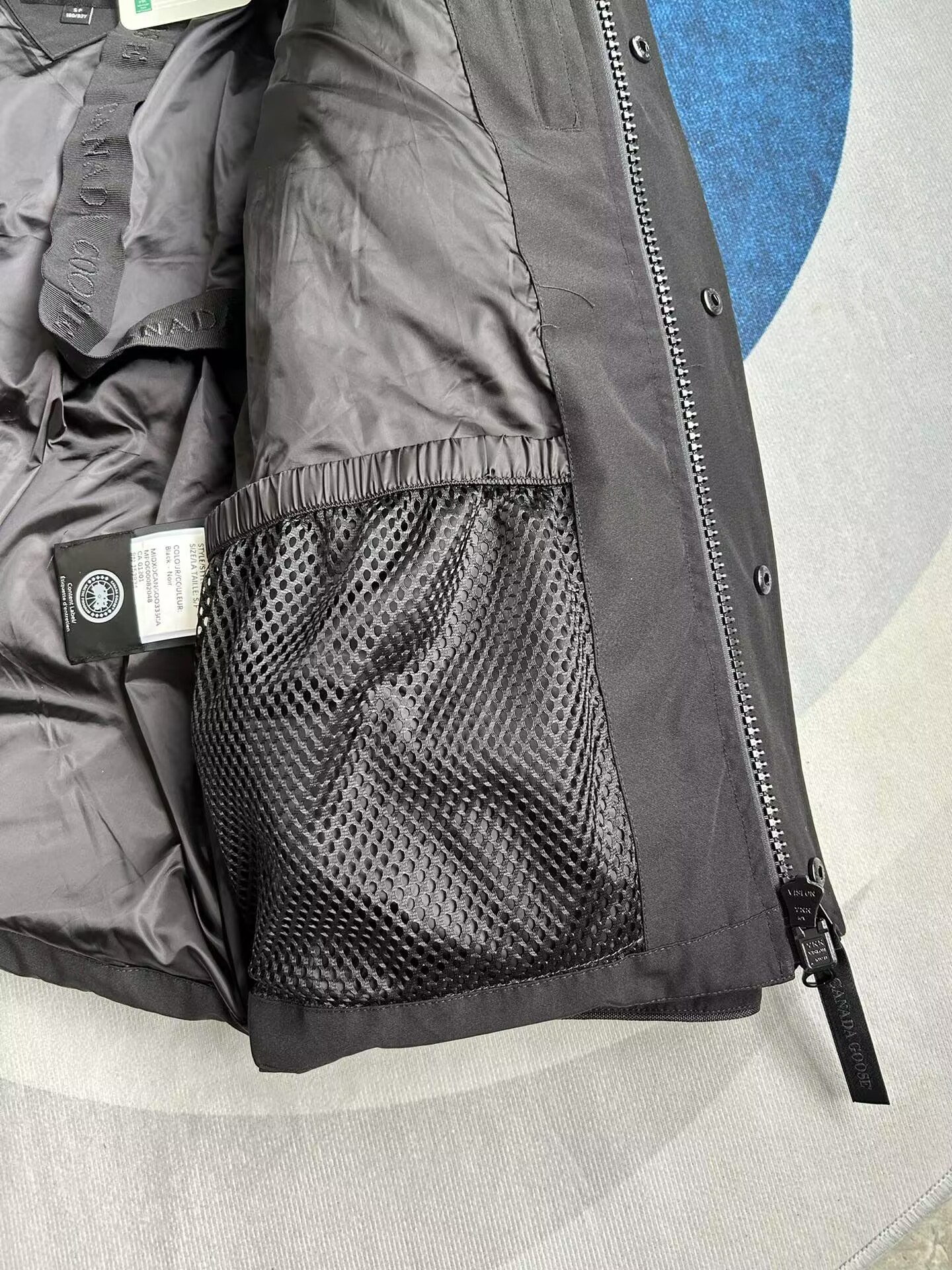 Can*a Go*e coat-367