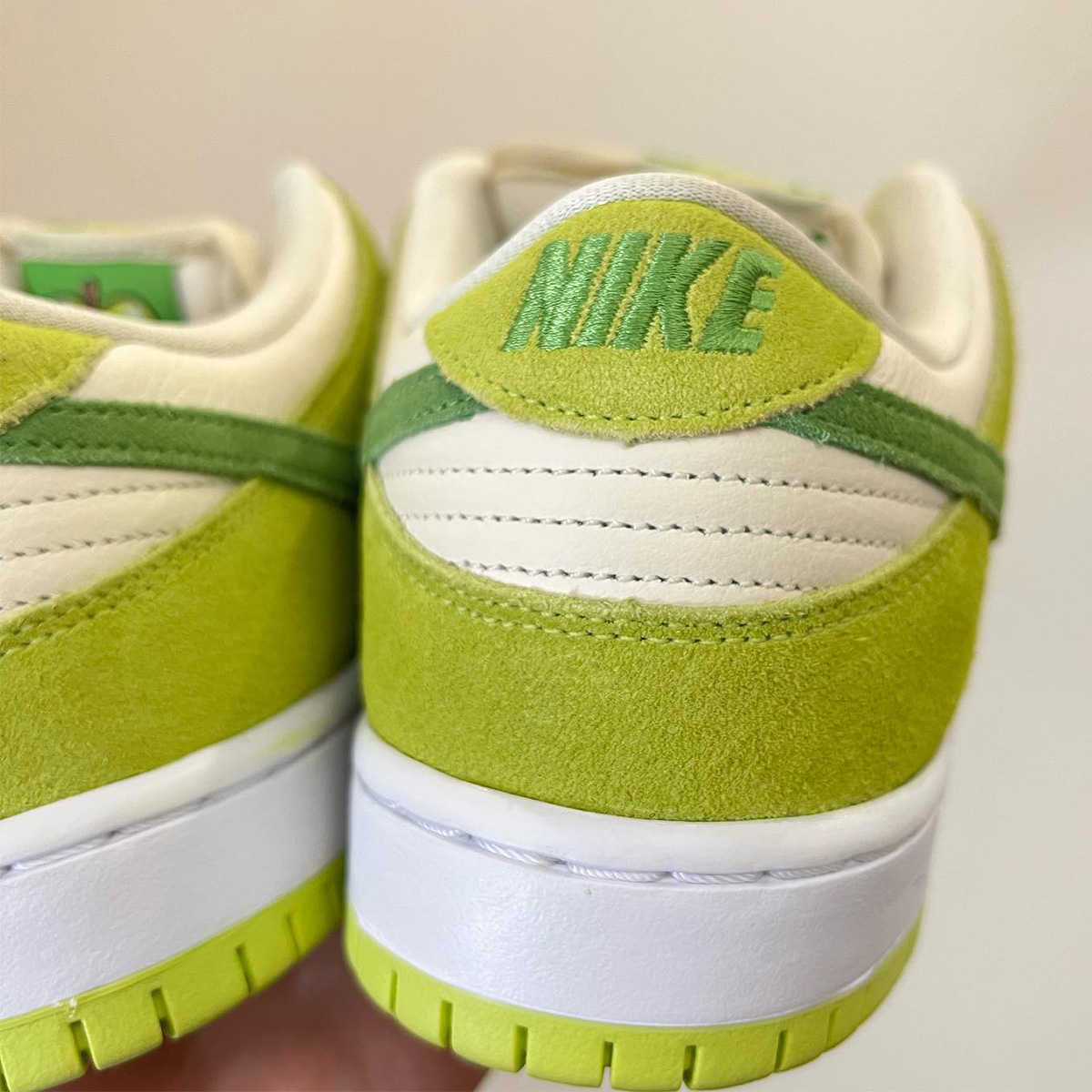 Nike SB Dunk Low Green Apple Style
