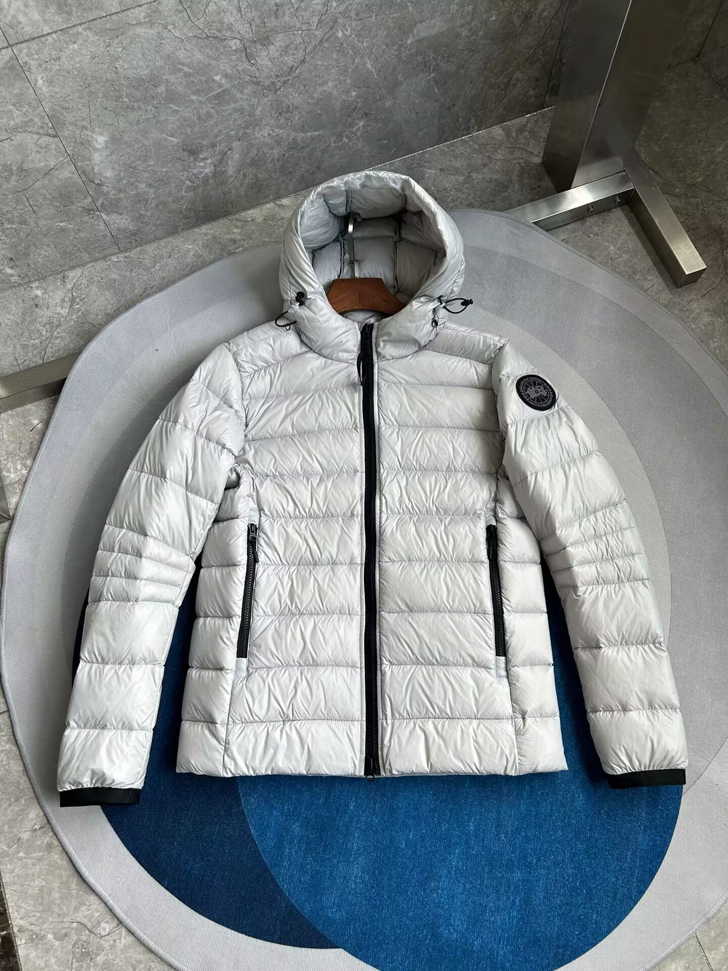 Can*a Go*e coat-261