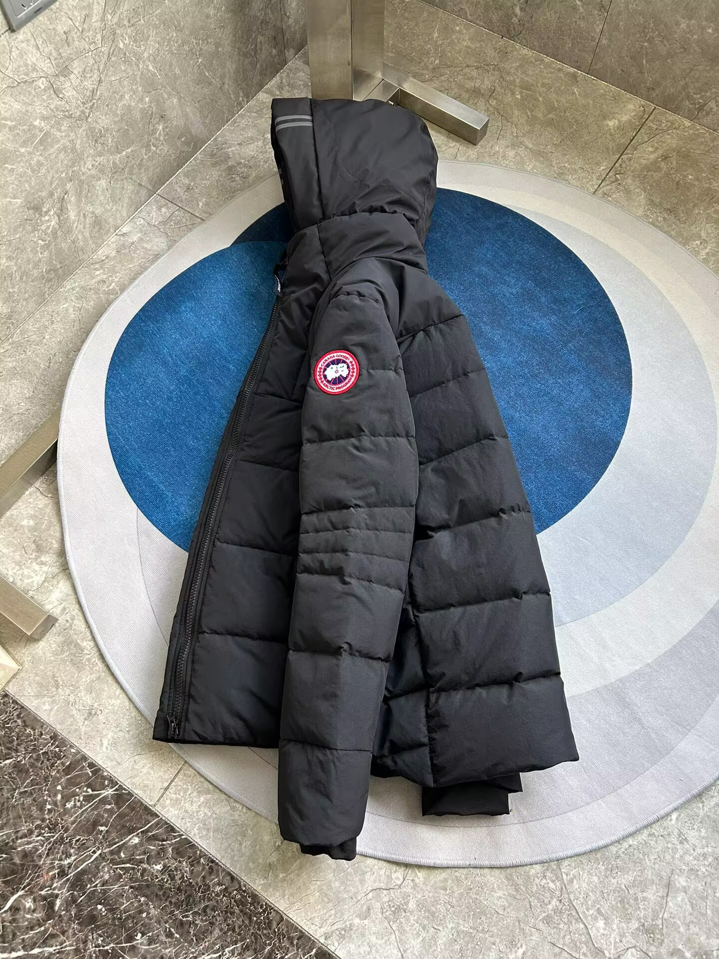 Can*a Go*e coat-255