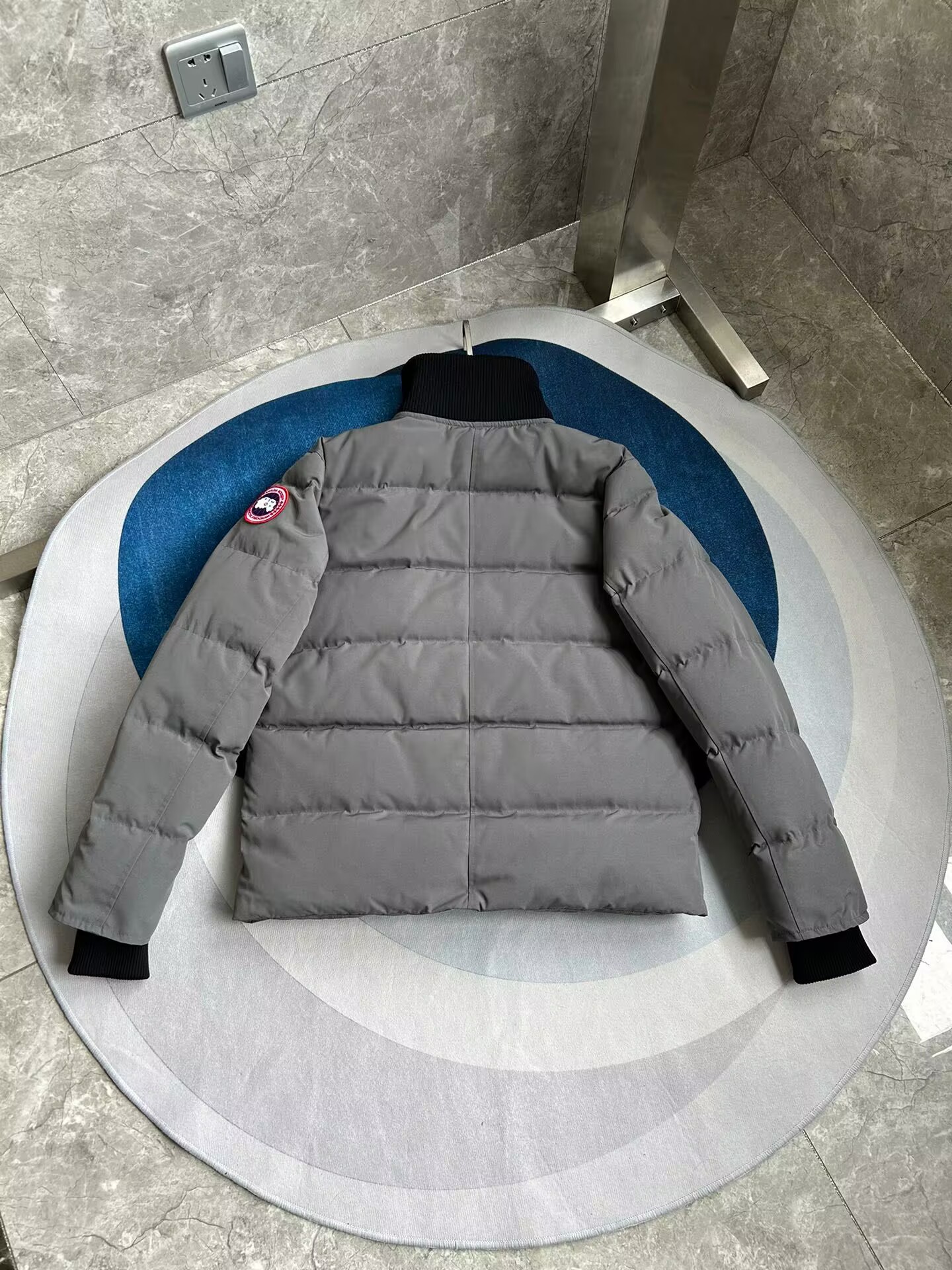 Can*a Go*e coat-250