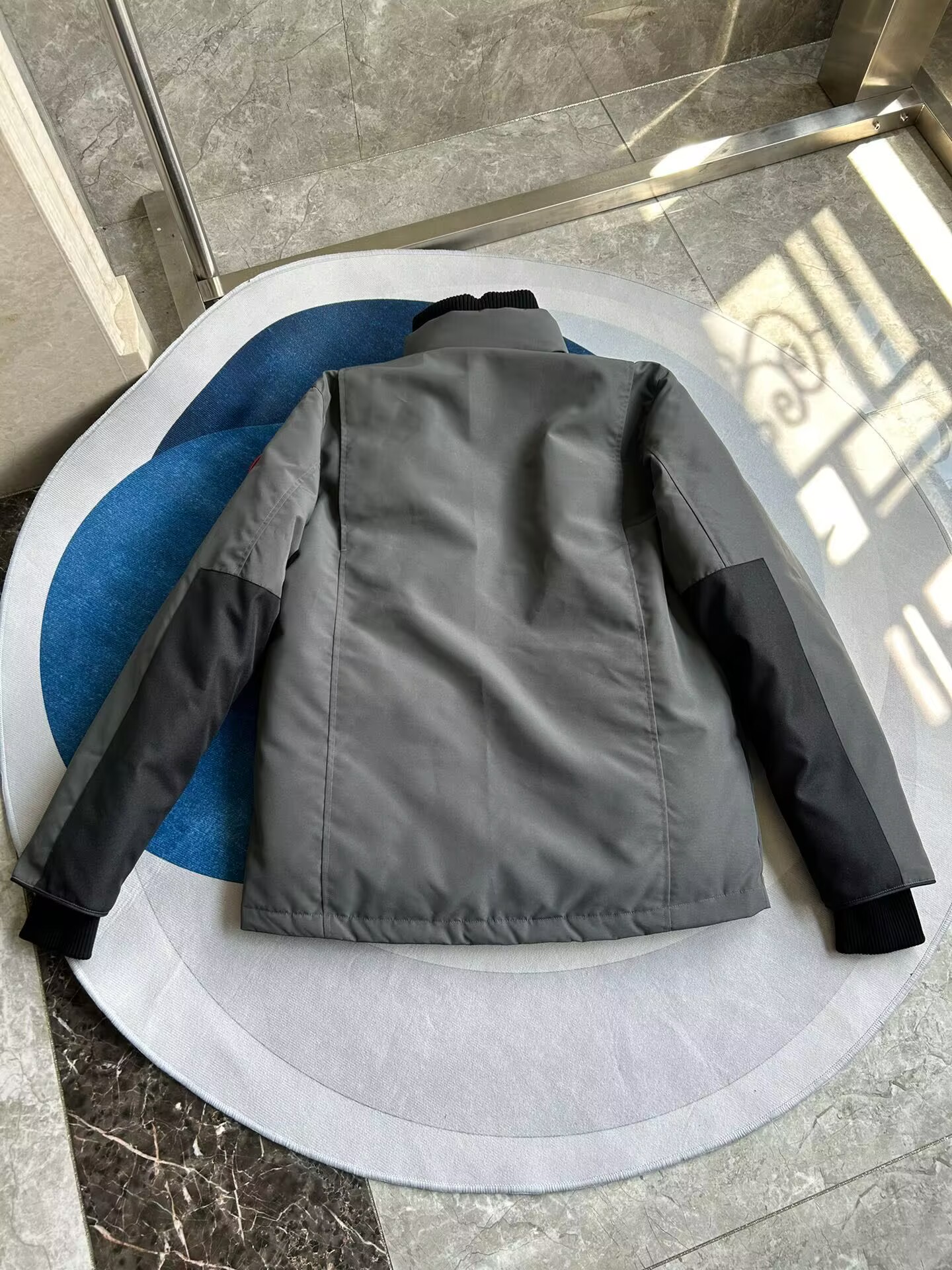 Can*a Go*e coat-254