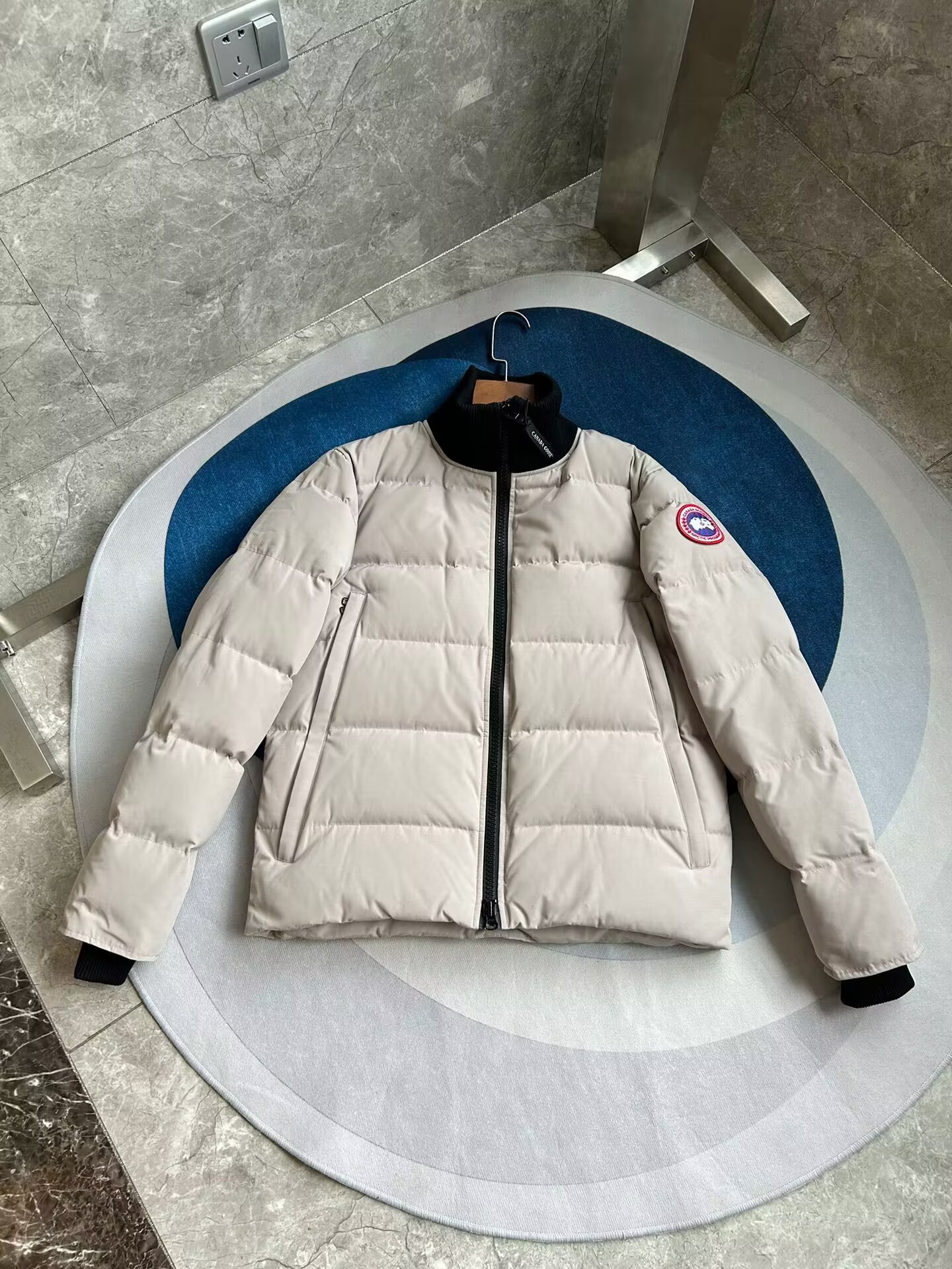 Can*a Go*e coat-251