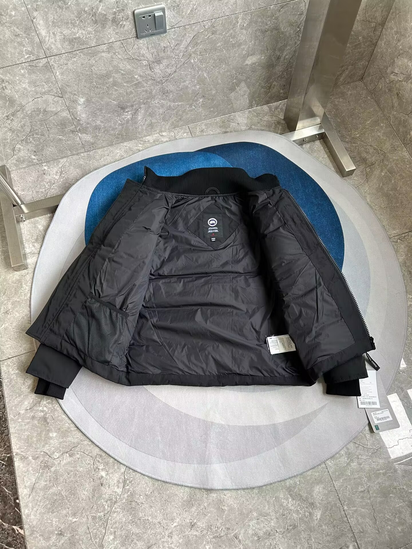 Can*a Go*e coat-252
