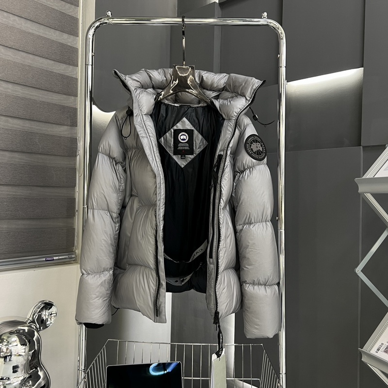 Can*a Go*e coat-299