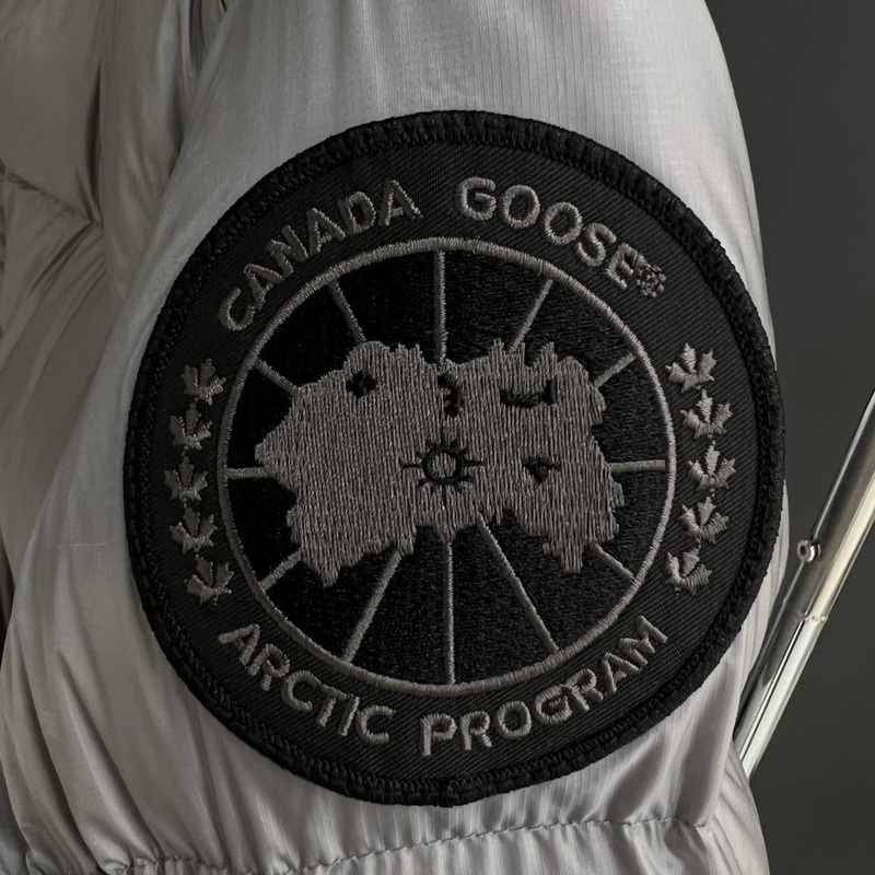 Can*a Go*e coat-299