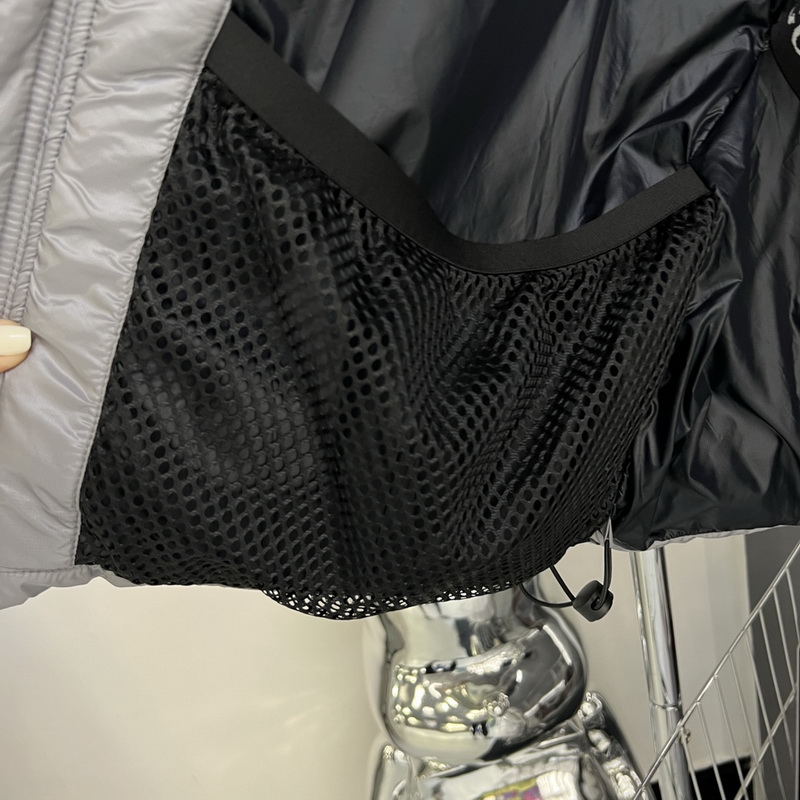Can*a Go*e coat-299