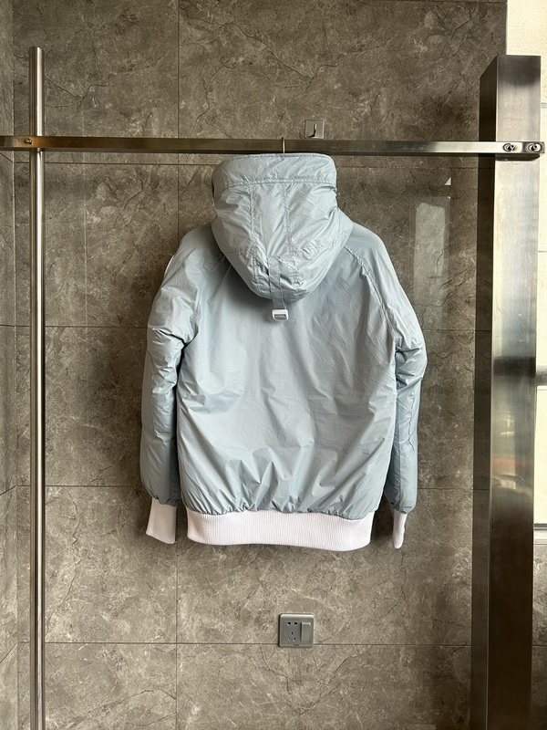 Can*a Go*e coat-307